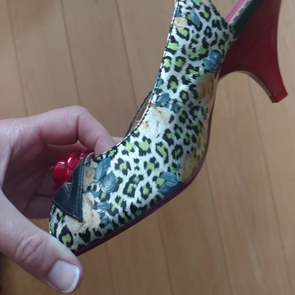 Poetic License Tea Party size 6 1/2 - Picture 7 of 8